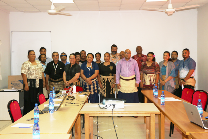 CEO for Ministry of Fisheries Dr. Tu'ikolongahau Halafihi and participants of the CDS Workshop